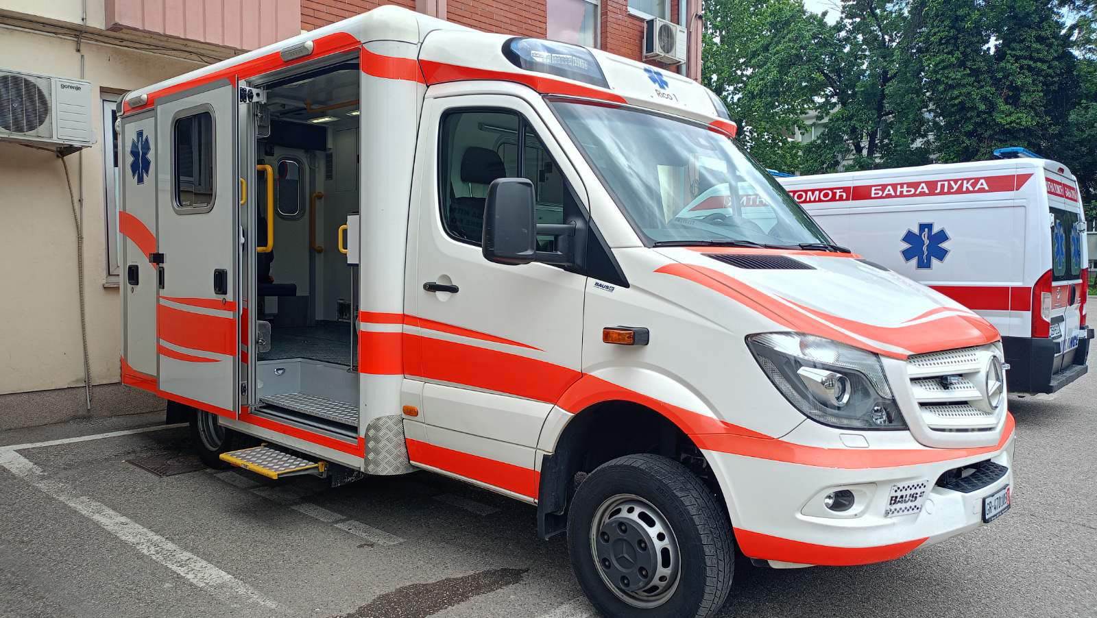  Udruženje Banjalučana iz Švajcarske doniralo vozilo Domu zdravlja 