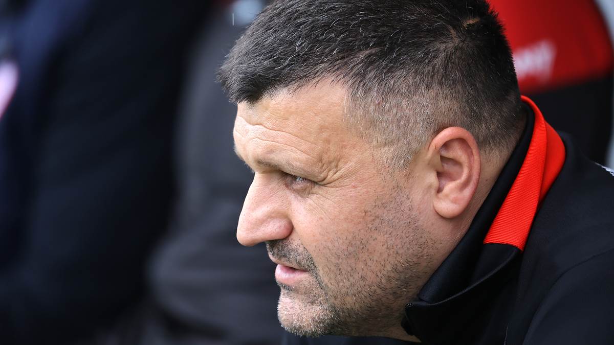 Feđa Dudić nakon potpisivanja ugovora Feđa Dudić nakon potpisivanja ugovora
