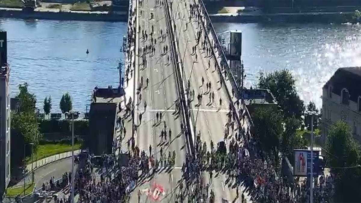  Protesti u cijeloj srbiji traže izbore 