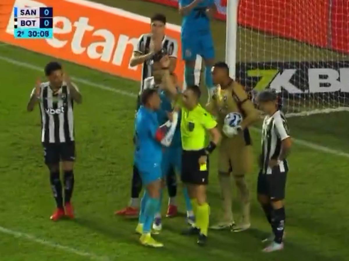  Nejmar se obrukao dao gol rukom pa glumio povredu 