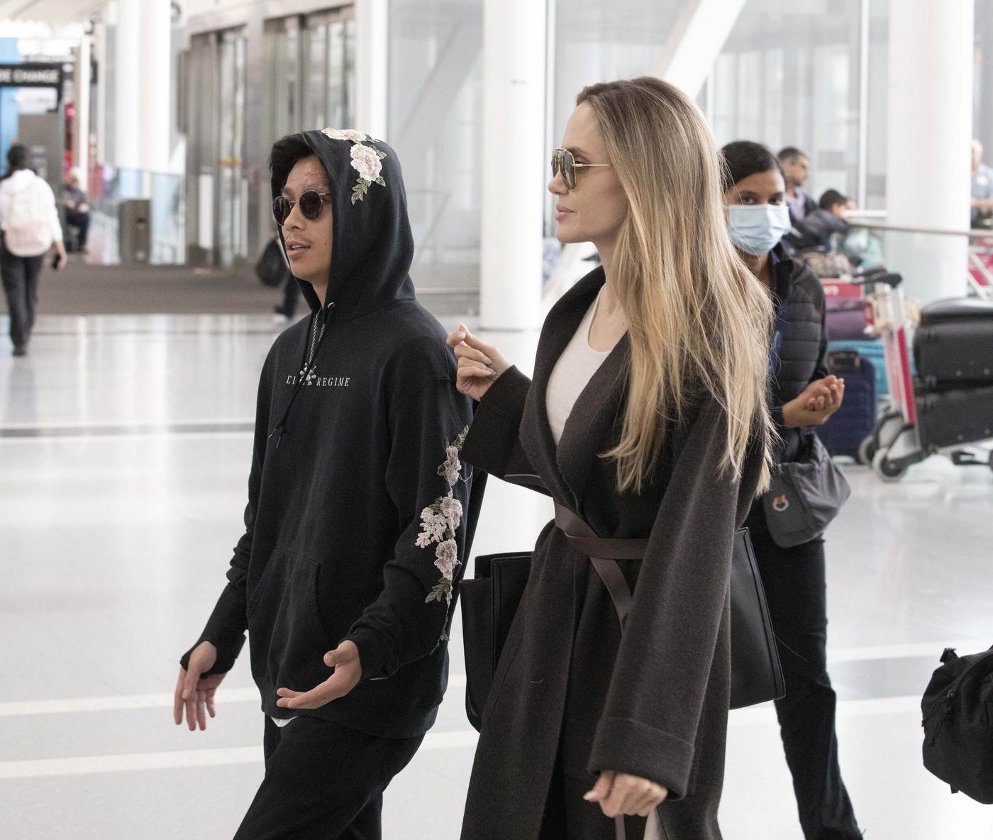  Sin Anđeline Džoli u uznemirujućem stanju nakon noćnog provoda u baru za striptizete 