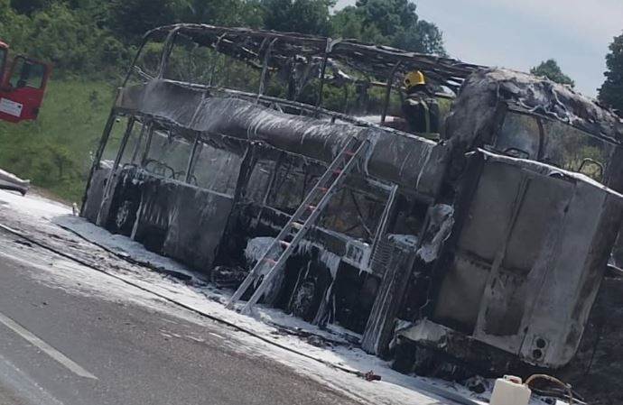 Zapalio se autobus pun učenika kod Boljevca: Krenuli na izlet u Sokobanju Zapalio se autobus pun učenika kod Boljevca: Krenuli na izlet u Sokobanju