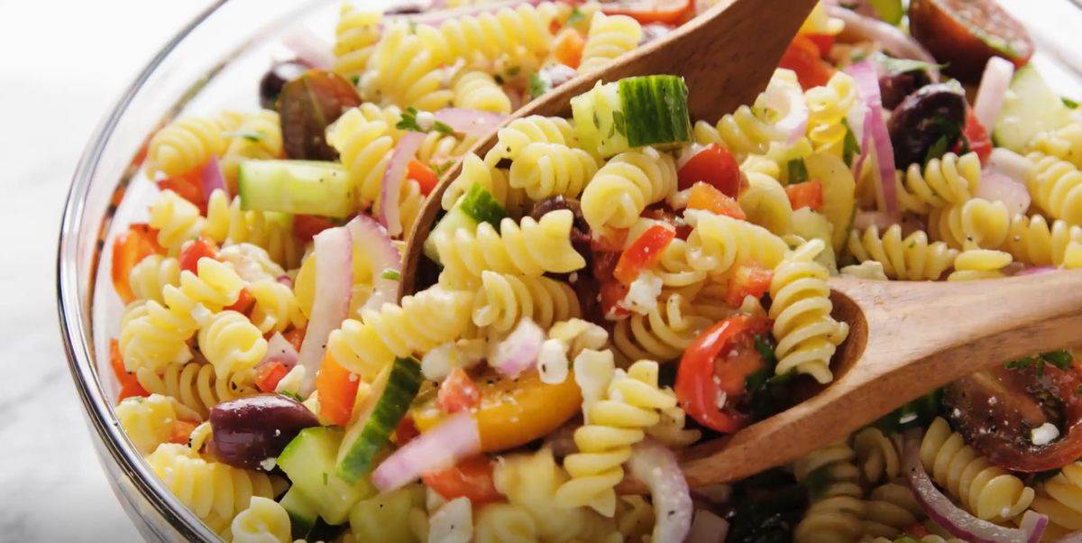 Grčka pasta sa feta sirom, čeri paradajzom i krastavcem Grčka pasta sa feta sirom, čeri paradajzom i krastavcem