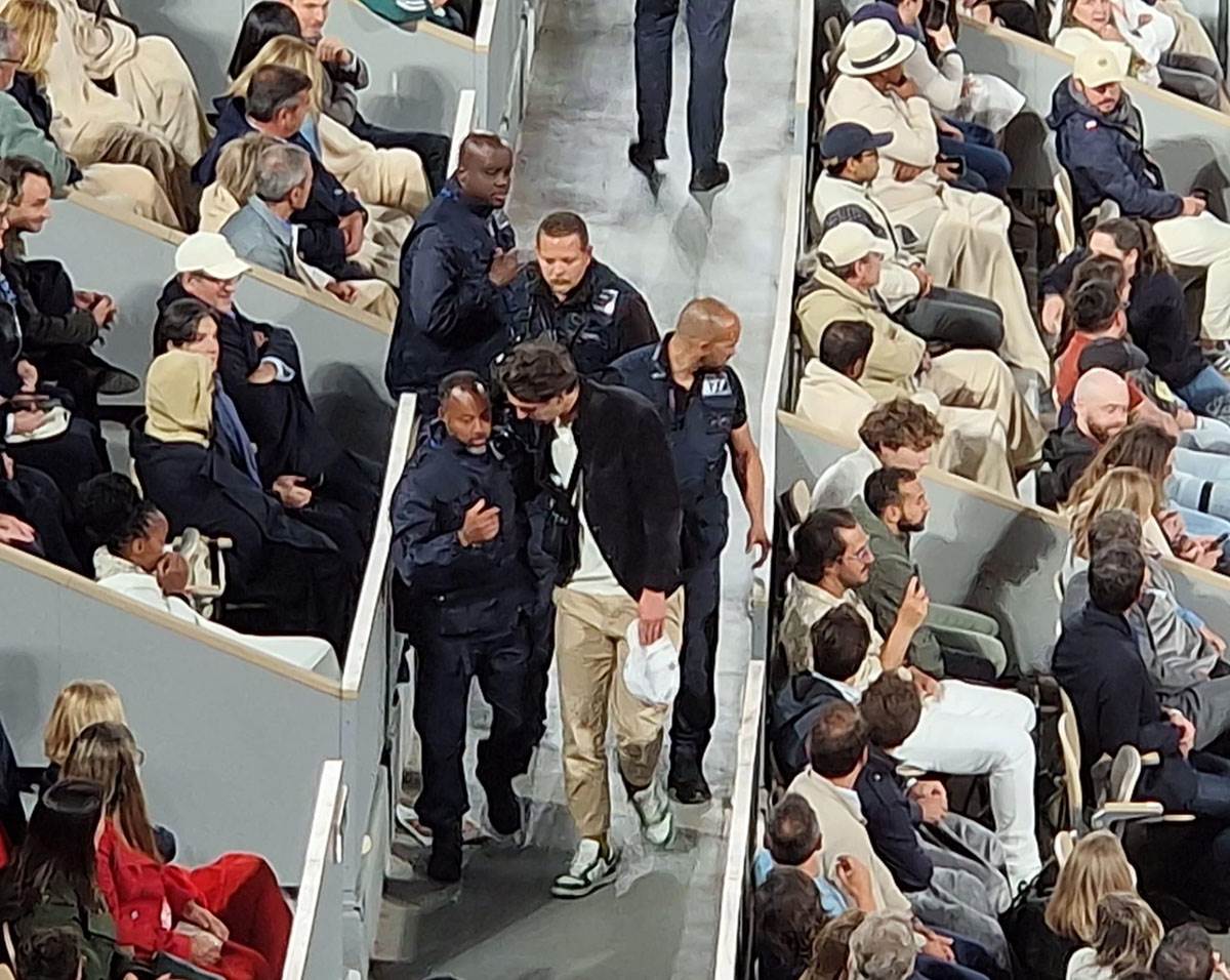  Obezbjeđenje izbacilo navijača sa meča Đokovića i Zvereva 