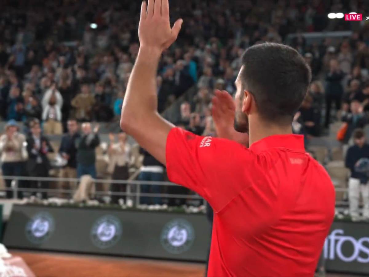  Novak Đoković oprostio se od publike i poljubio teren 