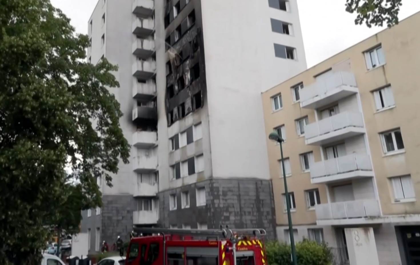  Električni trotinet prouzrokovao smrtonosni požar u stambenoj zgradi 