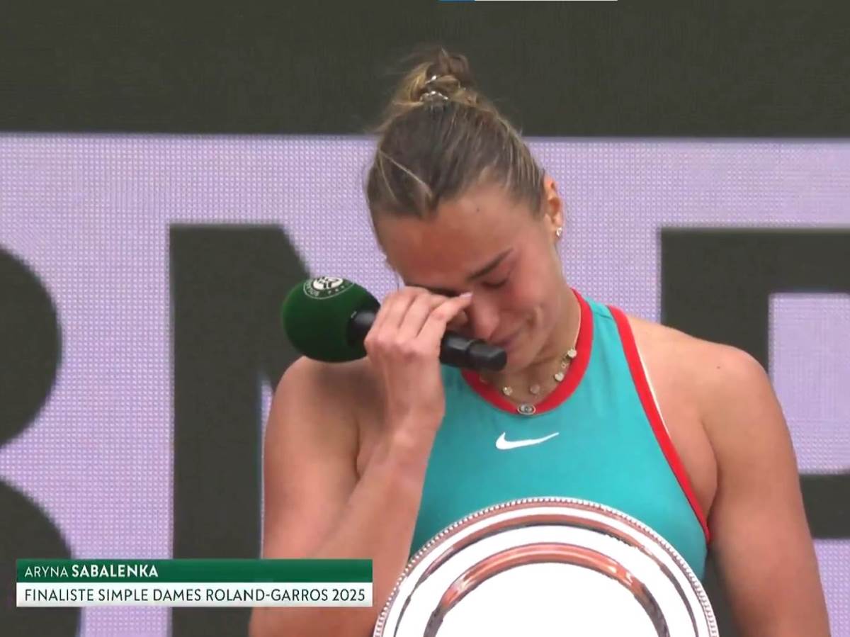  Arina Sabalenka zaplakala poslije finala Rolan Garosa  
