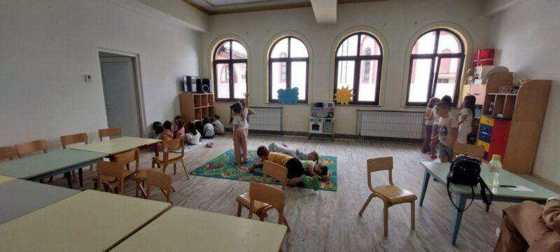  Privremeni dom za "Pčelicu": Vrtić u Kozarskoj Dubici nastavio rad u adaptiranom parohijskom domu 