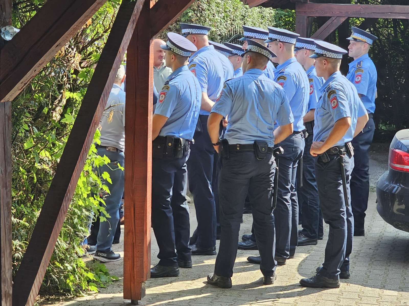  Policija u tesliću kod kuće Milana Miličevića 