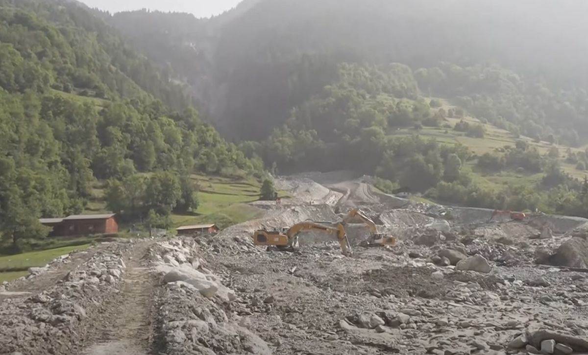  Klizište zatrpalo selo u Švajcarskoj nakon velikih kiša 