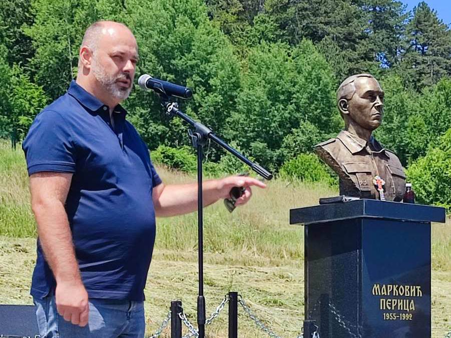 Bista komandantu Perici Markoviću u Kočarimu Bista komandantu Perici Markoviću u Kočarimu