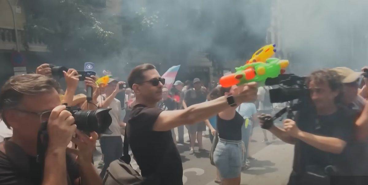  Španci prskali turiste iz protesta 