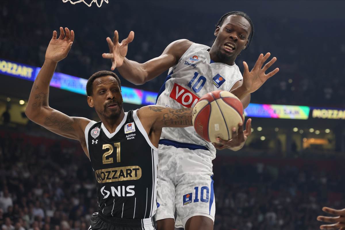  Joan Makondu na meti Barselone 