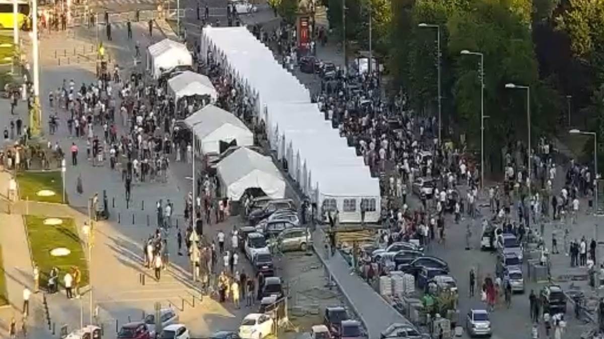 Beograd: Zborovi građana i studenti traže izbore Beograd: Zborovi građana i studenti traže izbore