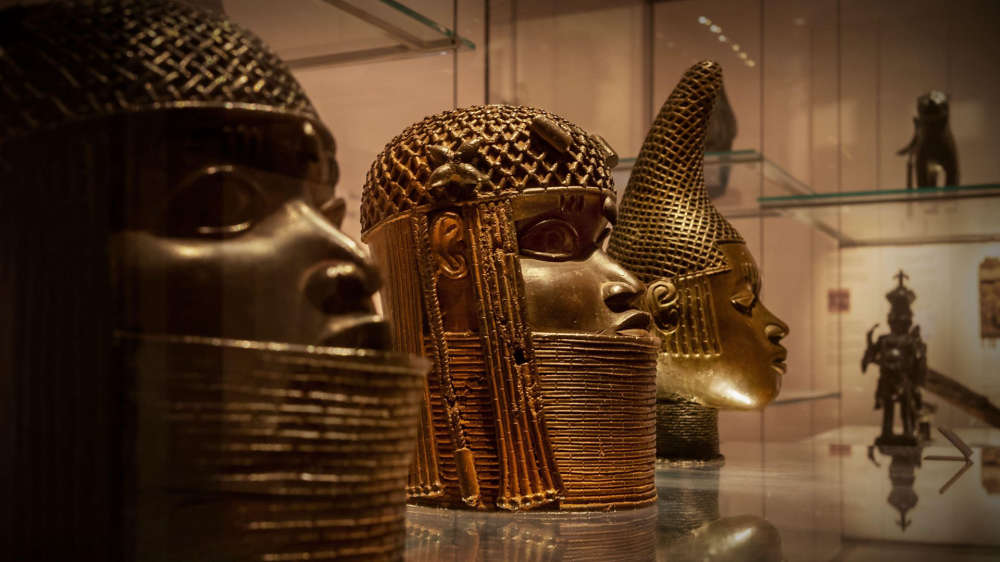 Holandija vratila Nigeriji 119 ukradenih Beninskih bronzi Holandija vratila Nigeriji 119 ukradenih Beninskih bronzi
