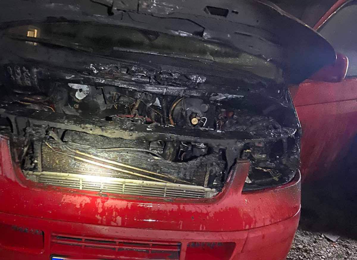  Izgorio automobil u Banjaluci (FOTO) 