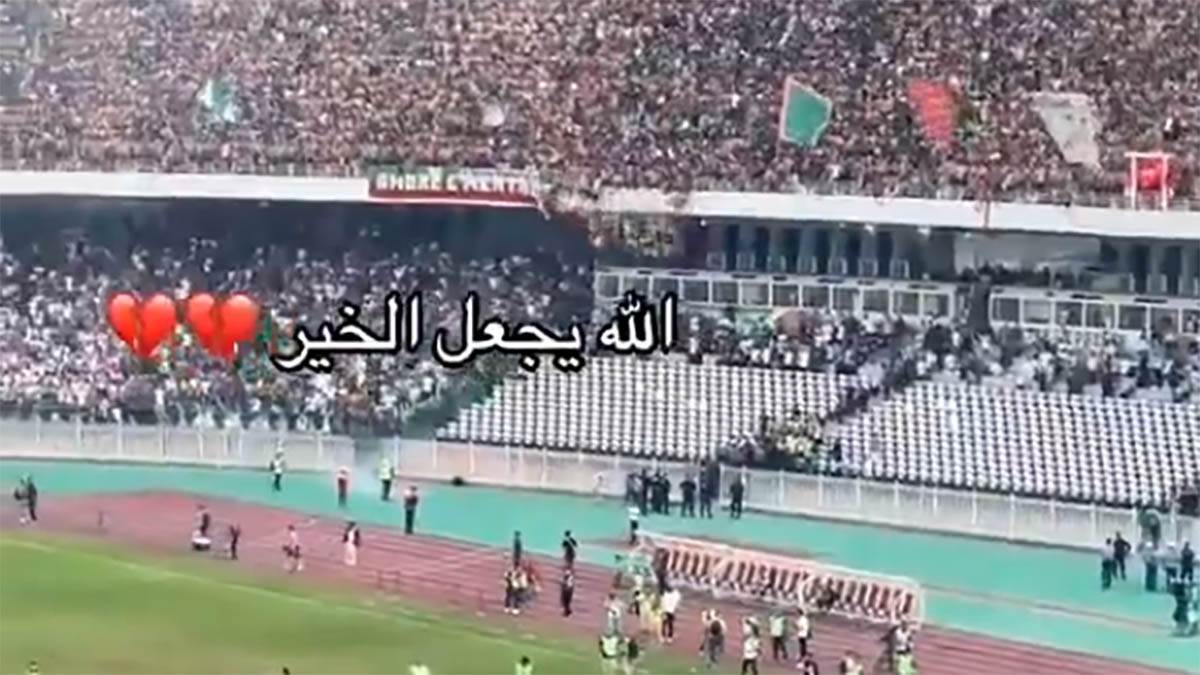  Pad tribine na proslavi titule u Alžiru 