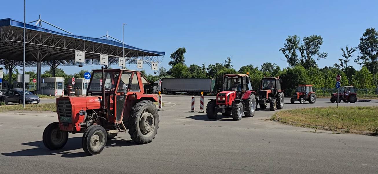 Semberski poljoprivrednici protestuju na Rači Semberski poljoprivrednici protestuju na Rači
