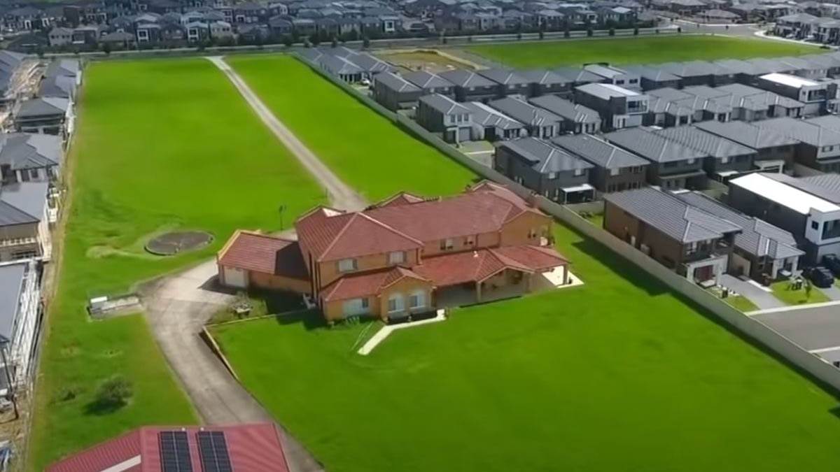 Porodica zamit u australiji odbila da proda kuću Porodica zamit u australiji odbila da proda kuću