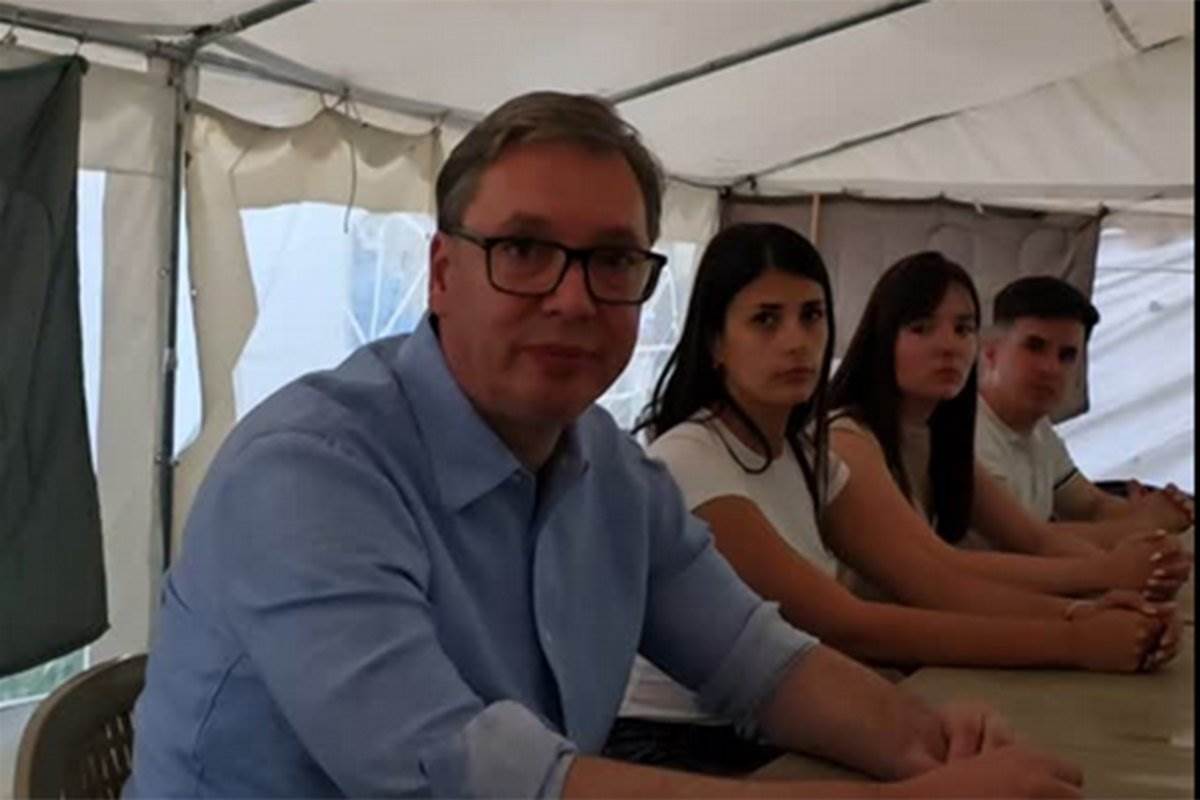  Vučić se oglasio iz Pionirskog parka: "Studenti su pobijedili, blokaderi izgubili" 