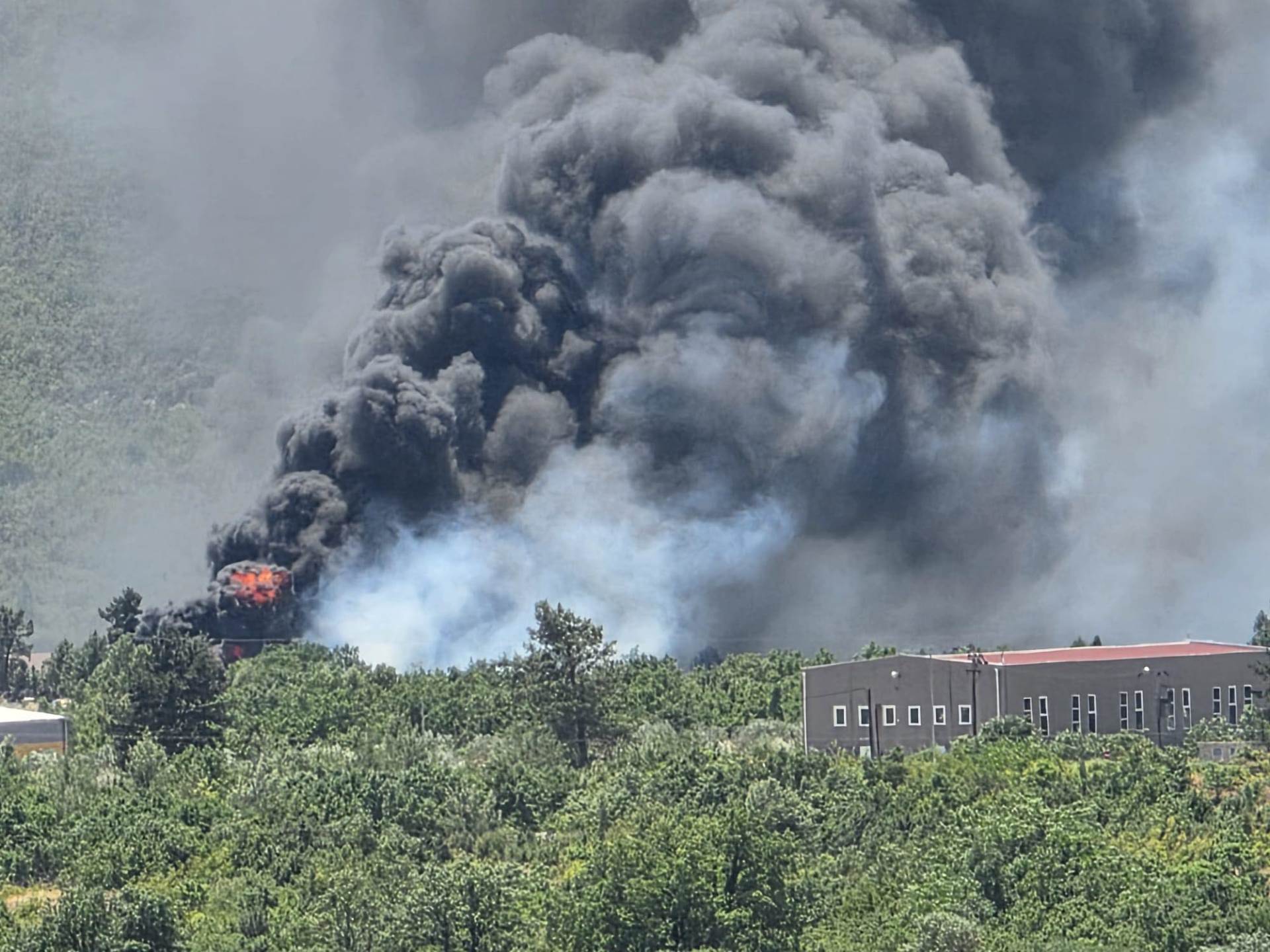  Požar ponovo bukti u Ljubuškom 
