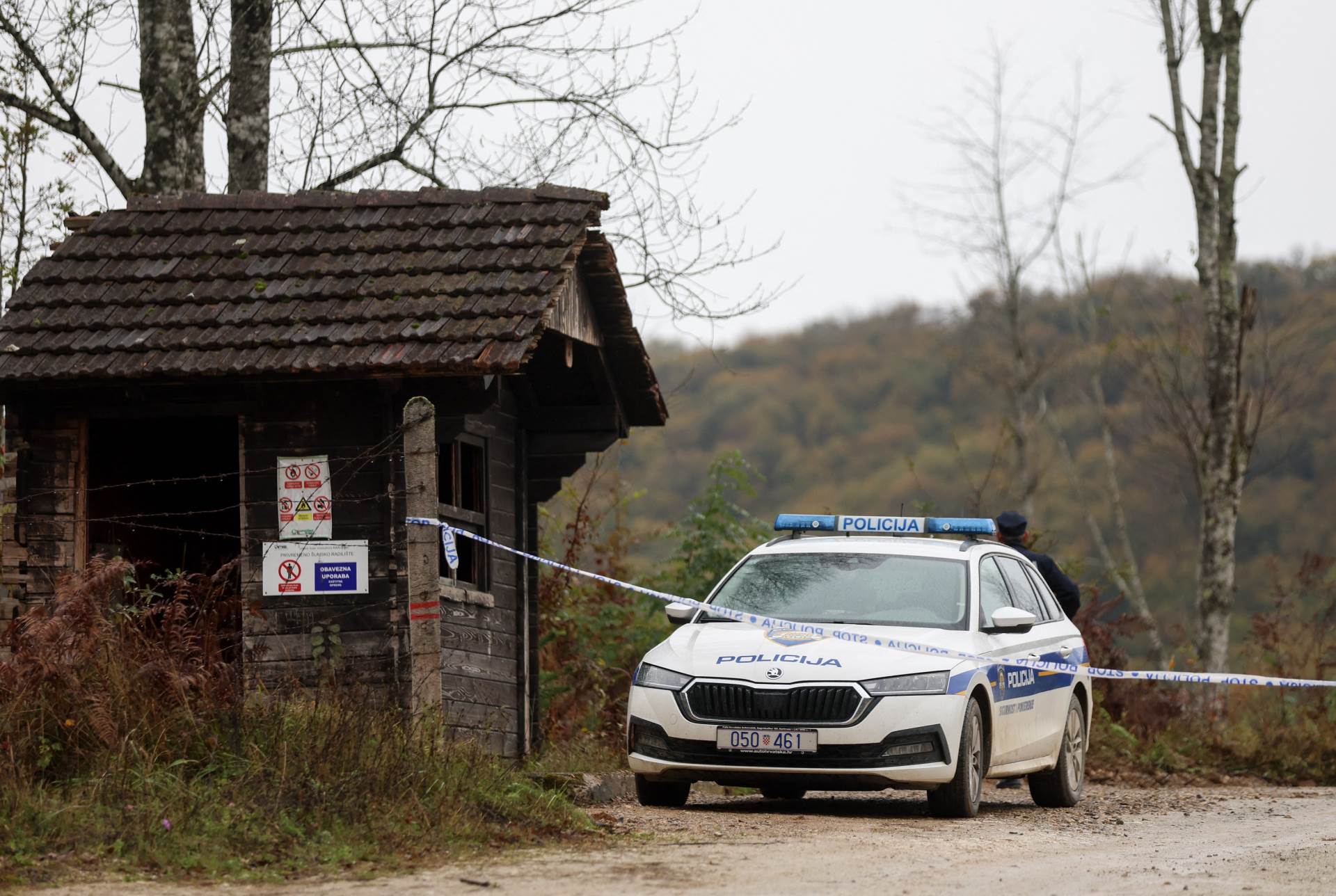 Mladić (22) ubio očuha, pa ga zakopao bagerom Mladić (22) ubio očuha, pa ga zakopao bagerom