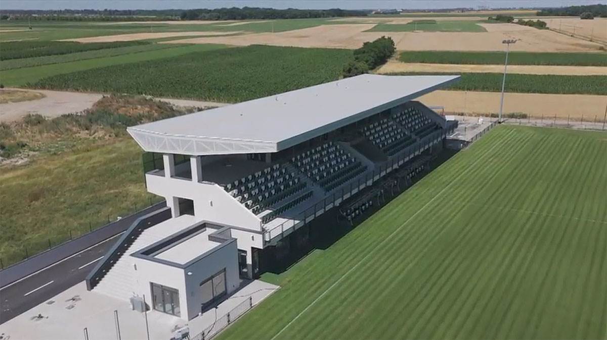  Hrvati i Mađari u Baranji napravili stadion u selu po UEFA standardima 