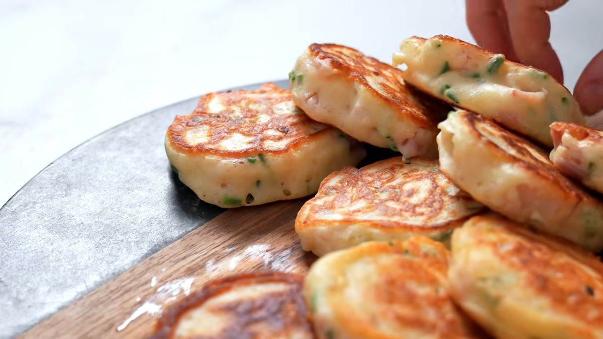 Američke palačinke sa šunkom i mladim lukom recept Američke palačinke sa šunkom i mladim lukom recept