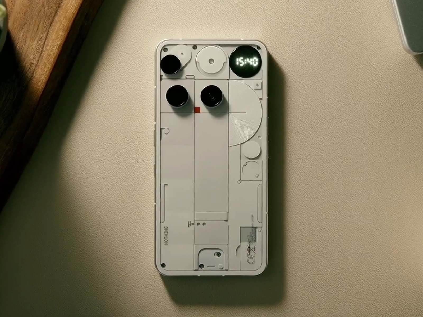  Šta će se desiti sa jeftinim telefonima? Neće vam se svidjeti šta predviđa Karl Pej 