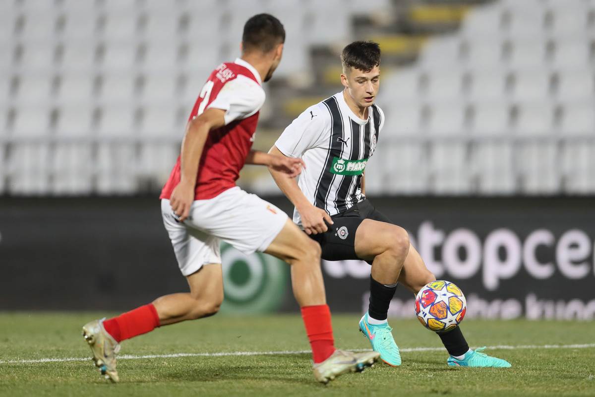  Mihajlo Petrović potpisao za OFK Beograd 