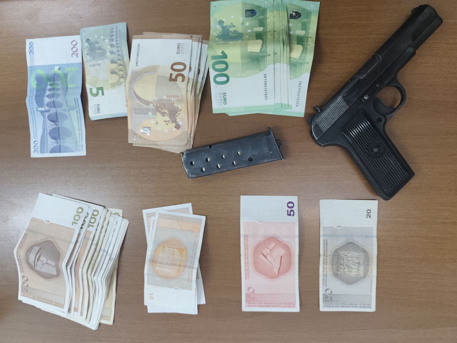  U akciji star pronađeno oružje i droga 