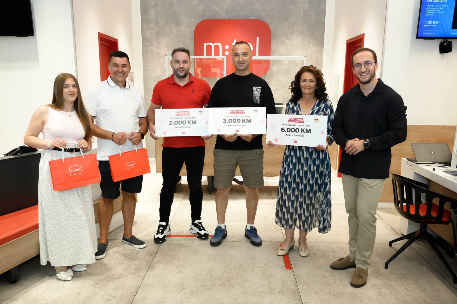 Svečano uručenje nagrada nagradne igre "m:tel i Huawei te vode na more" Svečano uručenje nagrada nagradne igre "m:tel i Huawei te vode na more"