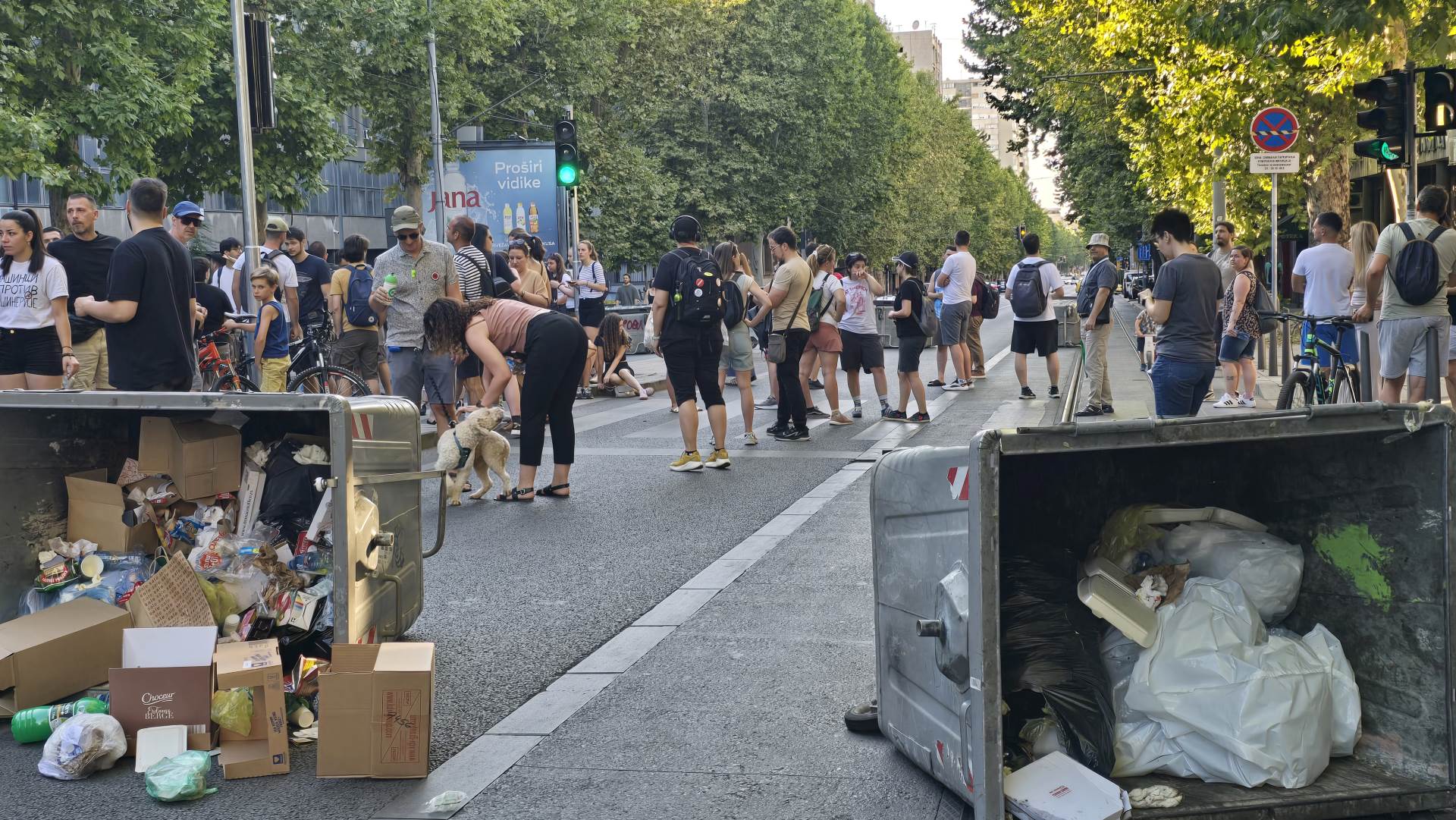 Nastavljeni protesti u Srbiji: Studenti i građani blokirali Most slobode i ključne raskrsnice u Novom Sadu 