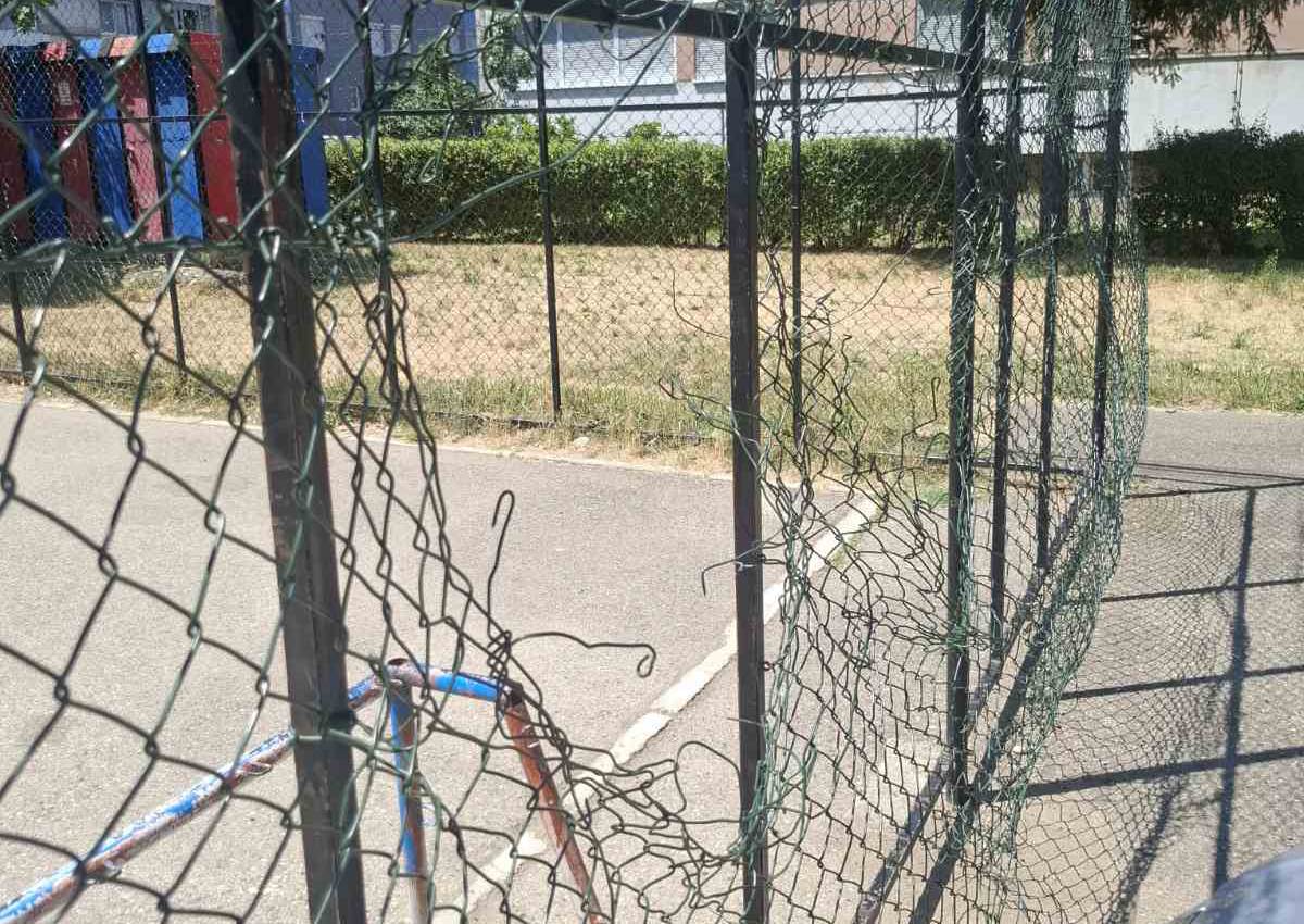 Banjaluka: Roditelji apeluju na Grad i traže dostojno igralište Banjaluka: Roditelji apeluju na Grad i traže dostojno igralište