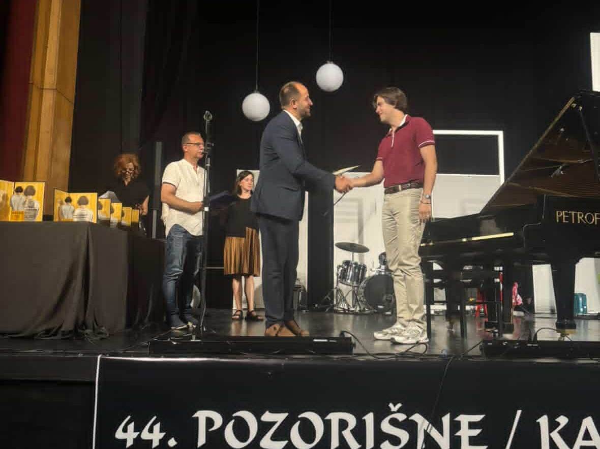 Glumac Ilija Ivanović osvojio nagradu u Jajcu Glumac Ilija Ivanović osvojio nagradu u Jajcu