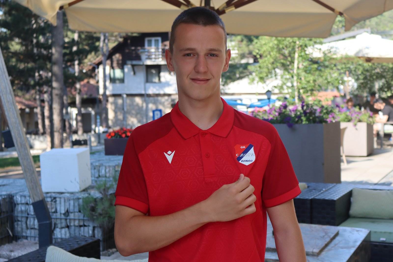 Ognjen Šešlak potpisao profesionalni ugovor sa Slogom Ognjen Šešlak potpisao profesionalni ugovor sa Slogom