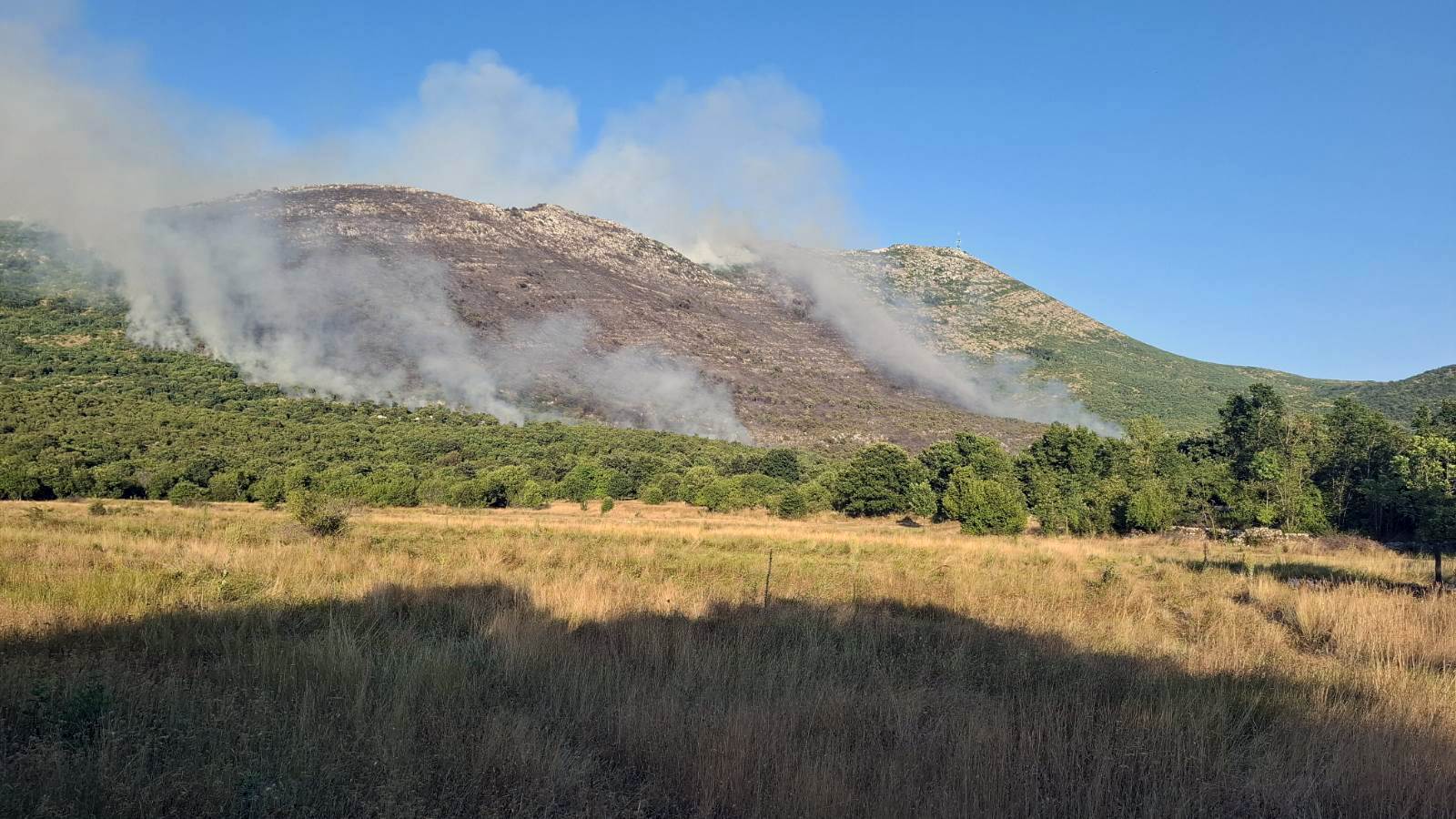  Još uvijek gori kod Trebinja 
