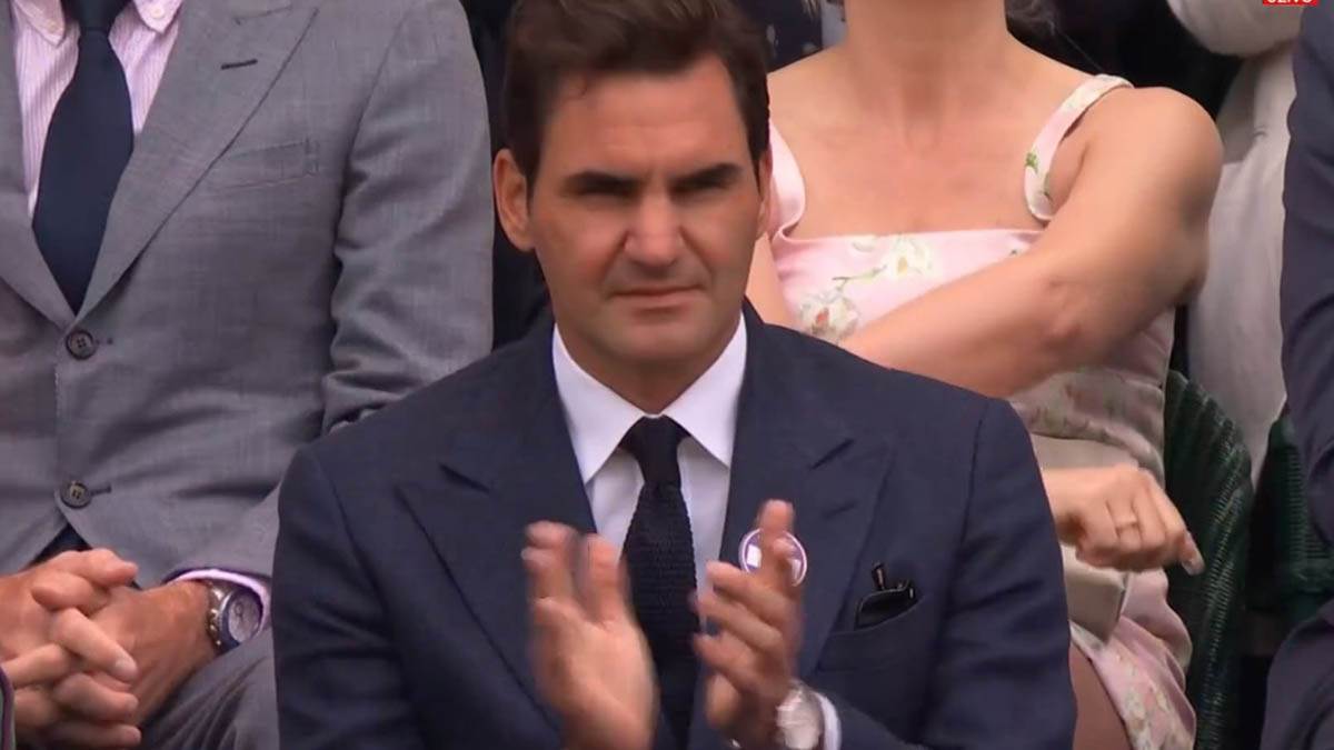  Rodžer Federer gleda Đokovića na Vimbldonu 