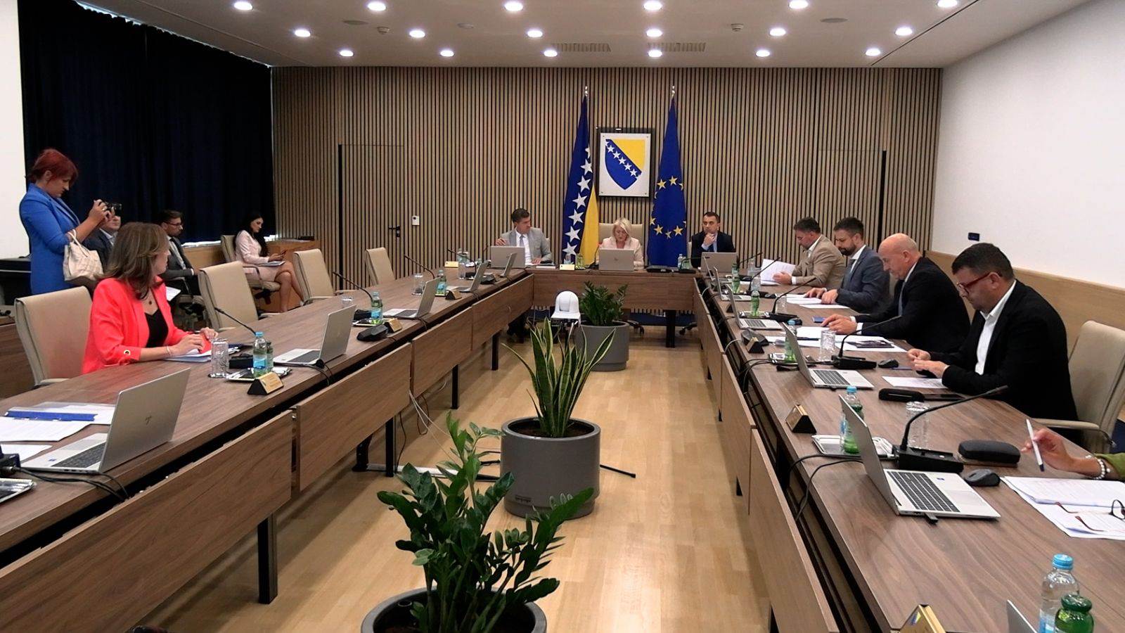 Savjet ministara traži međunarodnu pomoć za gašenje požara Savjet ministara traži međunarodnu pomoć za gašenje požara