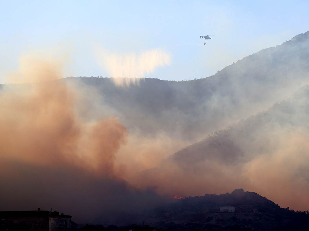 Razbuktava se požar u Trebinju Razbuktava se požar u Trebinju