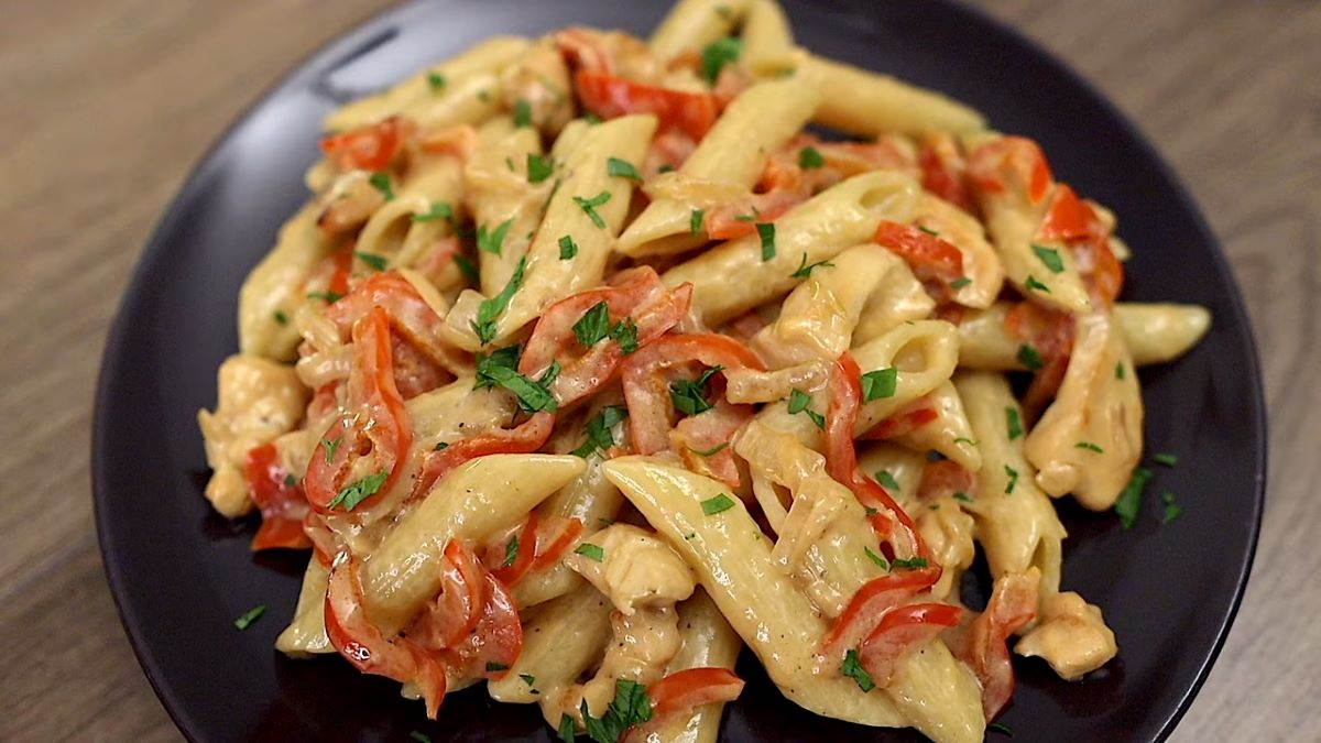  Najbrži recept za pastu sa piletinom i paprikom 