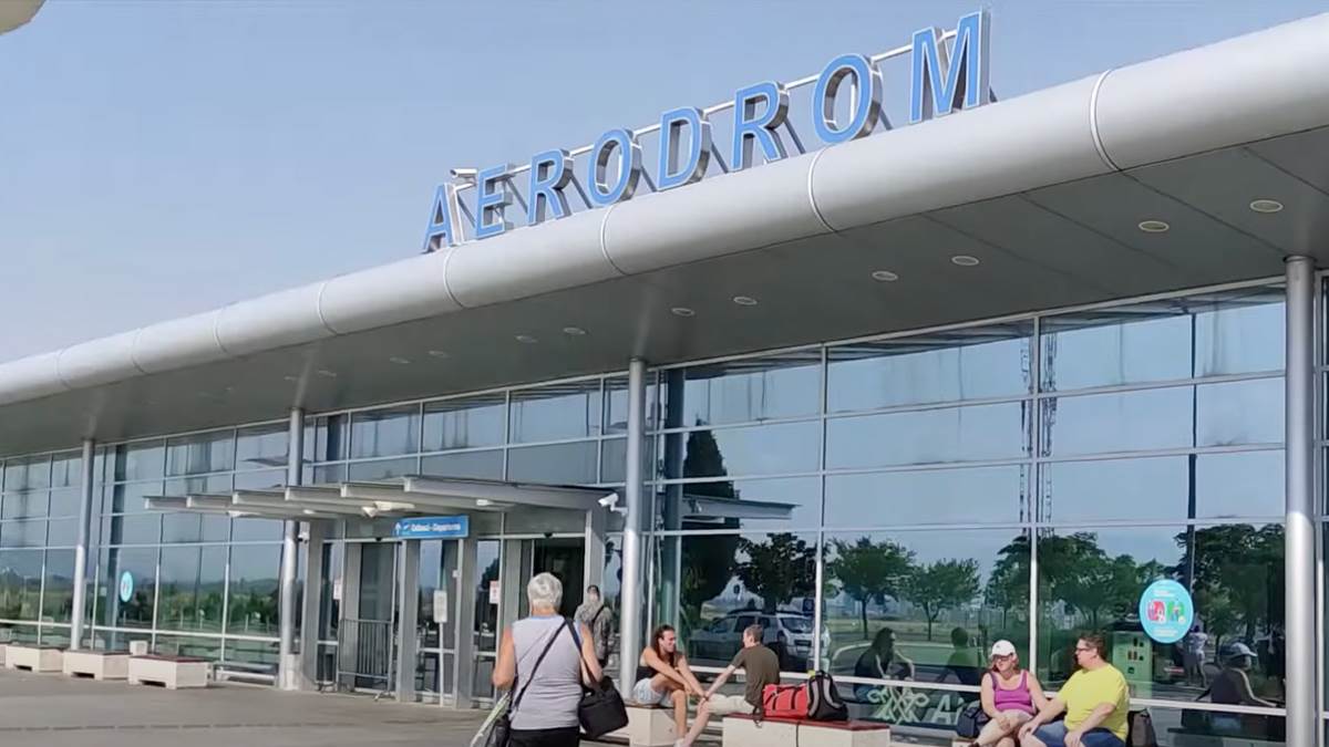 Pokušao da zapali auto ispred Aerodroma Podgorica Pokušao da zapali auto ispred Aerodroma Podgorica