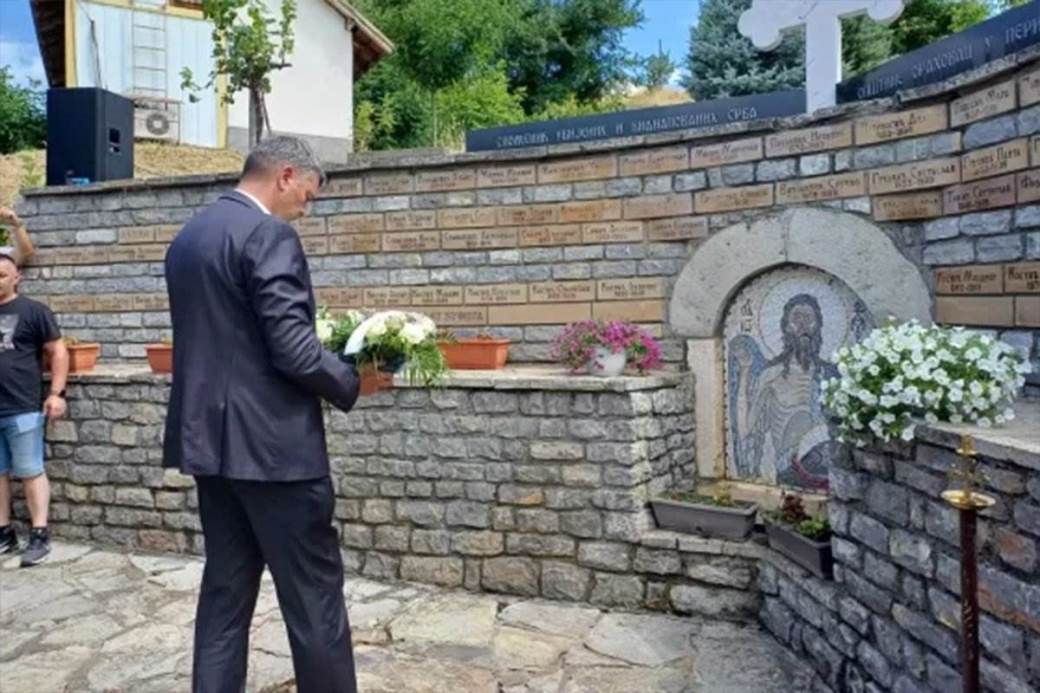  Nakon pomena u Orahovcu: Pomoćnik direktora Kancelarije za KiM priveden zbog izjave o OVK (VIDEO) 
