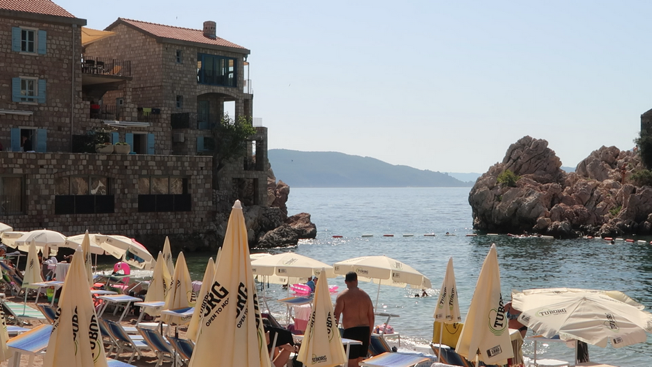  Cijene ležaljki u Crnoj Gori 