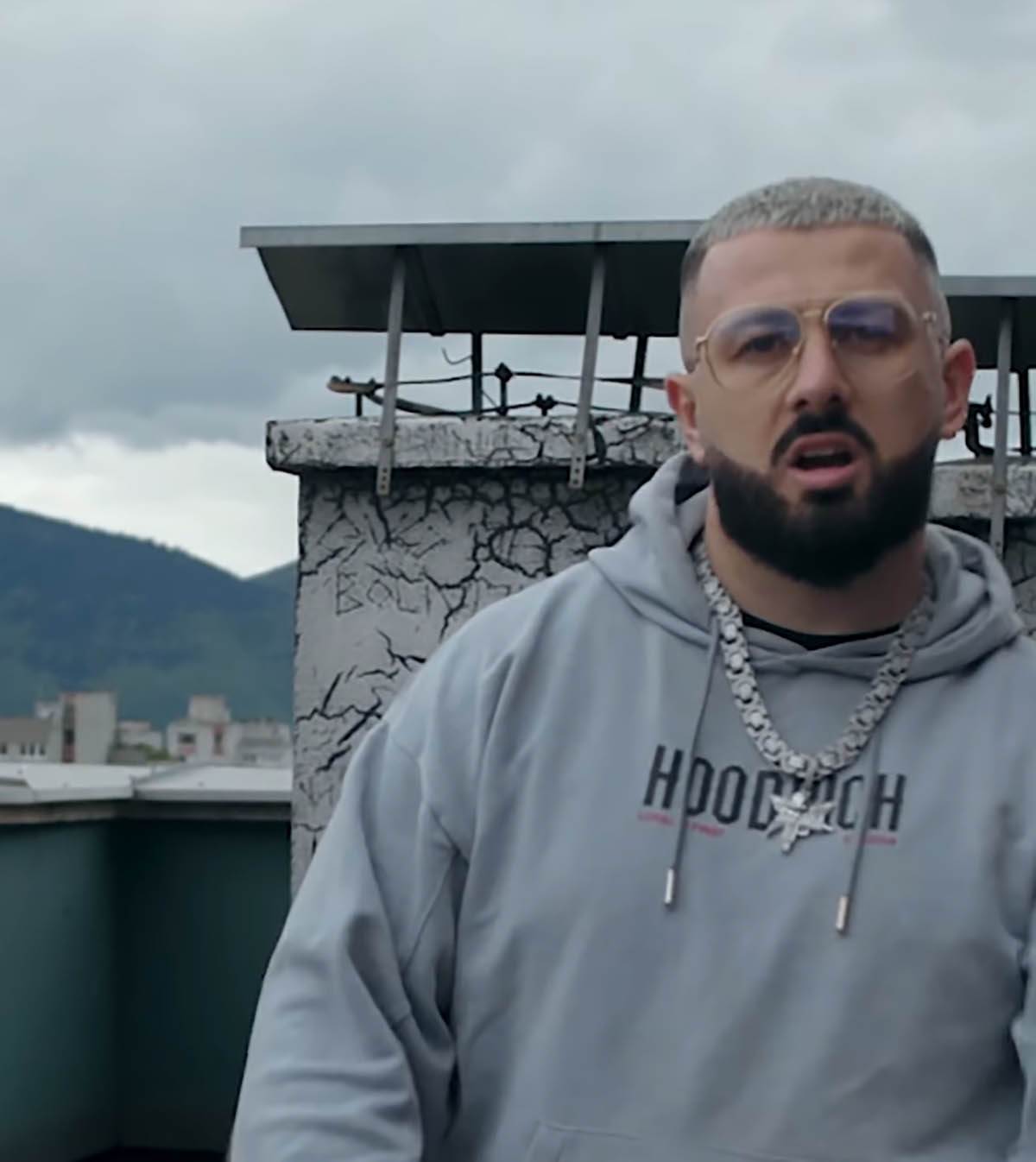  Ljekari tvrde da je Sajfer sam sebe upucao u nogu 