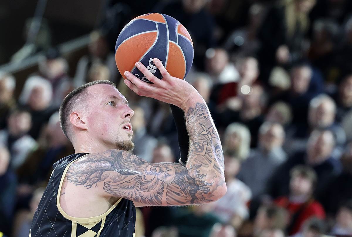  Asvel dovodi Danijela Tajsa  