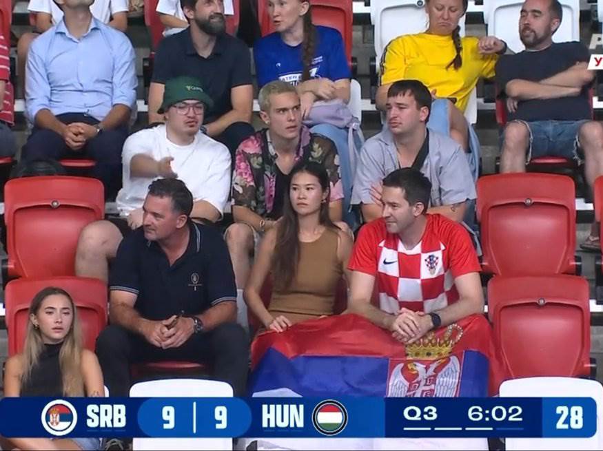  navijac u dresu hrvatske podrzavao srbiju 