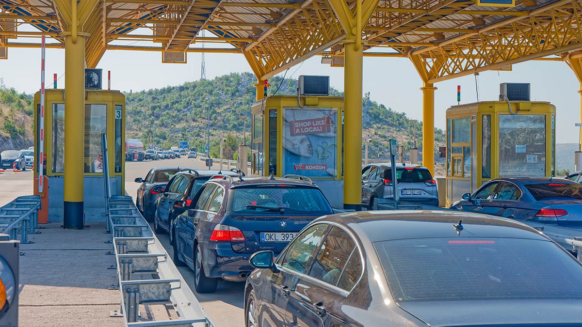  Bajker prekrio tablicu gaćama 