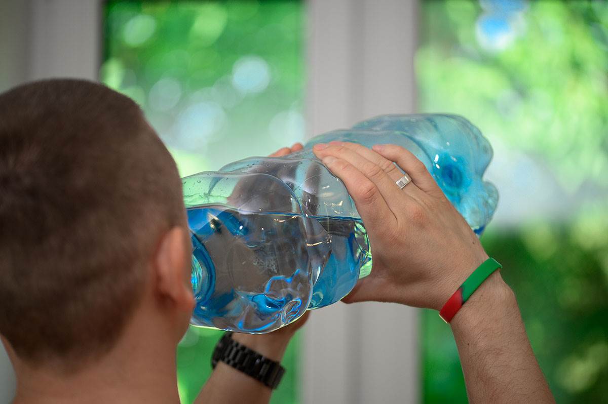  Kako treba piti vodui po vrućini 