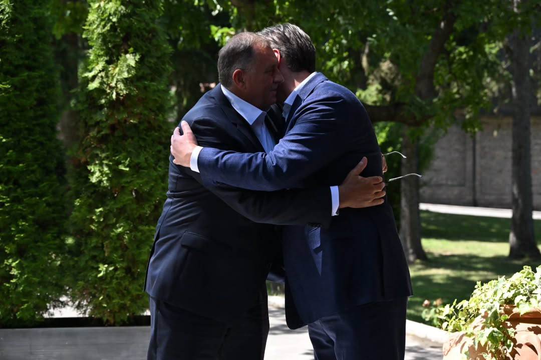  Dodik i Vučić se sastali u Beogradu 